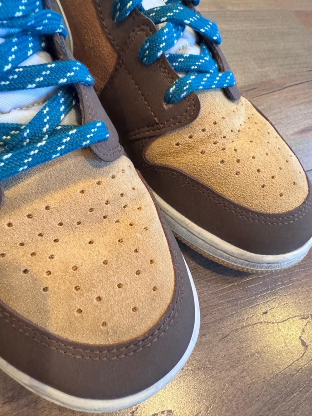 Jordan 1’S Women’s/Or Kids' Mid-Top Sneakers in Brown, Tan & Teal - Picture 9 of 10